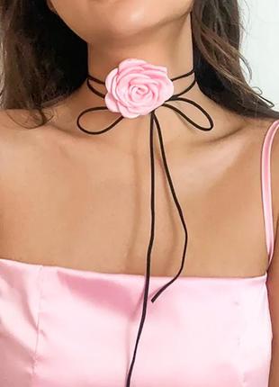 Чокер ожерелье с большим  цветком кружевное роза цветок на шею на шнурке шнурок у2к y2k в стиле 90х 2000х украшение на руку талию