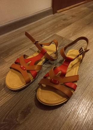 Женские симпатичные босоножки