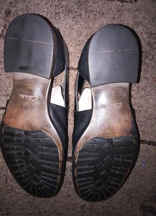 Кожаные ботинки деми с ремешком clarks4 фото