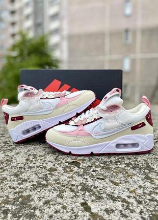 Замечательные женские кроссовки nike air max 90 futura valentine's day бежевые молочные