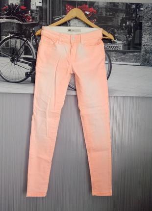 Levi's фирменные яркие джинсы размер 261 фото