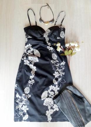 Черное коктейльное платье на бретелях с принтом размер s в идеальном состоянии