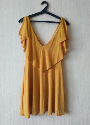 Сукня гірчичного кольору з оборкою