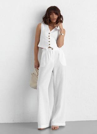 Белый брючный костюм с жилеткой, арт. 9353