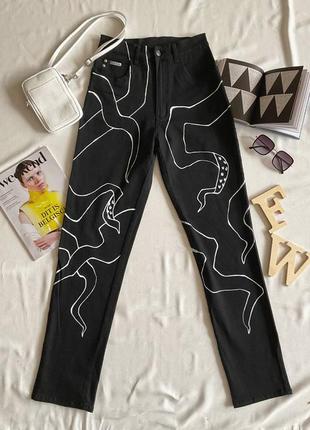 Стильні чорні джинси з авторським росписом "octopus"2 фото