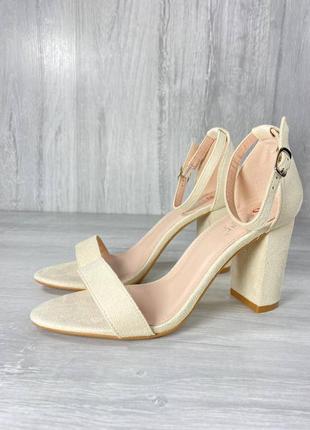 Жіночі босоніжки