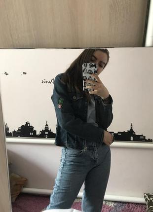 Джинсовка джинсовая курточка пиджак с нашивками3 фото