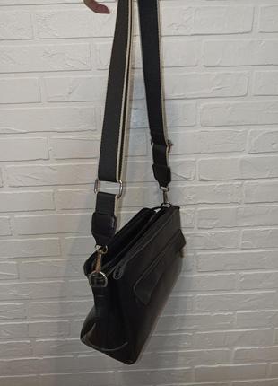Черная сумочка среднего размера2 фото