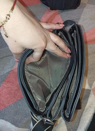 Черная сумочка среднего размера8 фото