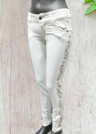 Неповторимые белые джинсы декорированы кристаллами swarovski итальянского бренда met jeans1 фото