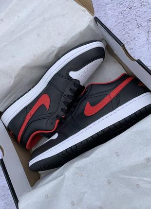 Чоловічі кросівки nike air jordan retro travis scott