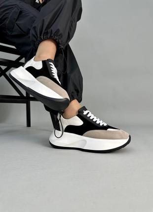 Стильні жіночі кросівки на товстій підошві різнокольорові  білі з бежевим і чорним шкіряні/шкіра/замша8 фото