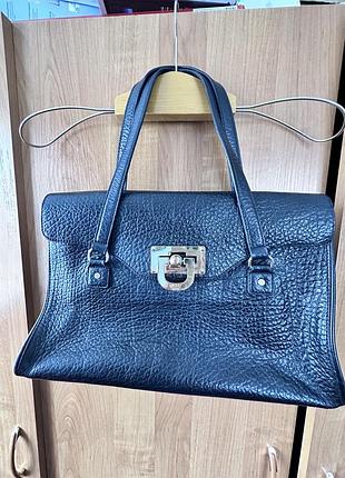 Чорна шкіряна сумка dkny