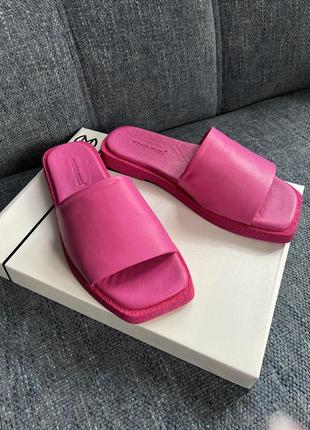 Новая коллекция стильных кожаных шлепанцев туречиной 2023