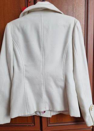 Пальто укороченное, бело-кремового цвета2 фото