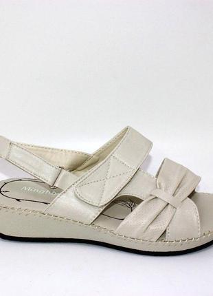 Стильные бежевые женские сандалии/босоножки на липучке/на невысокой такетке - женская обувь на лето3 фото