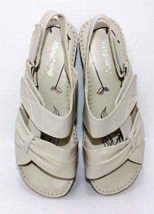 Стильные бежевые женские сандалии/босоножки на липучке/на невысокой такетке - женская обувь на лето2 фото