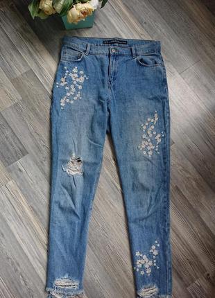 Женские джинсы мом с вышивкой и потертостями р.28 (42/44) момы10 фото