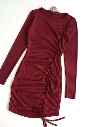 Платье boohoo в рубчик бордового цвета1 фото