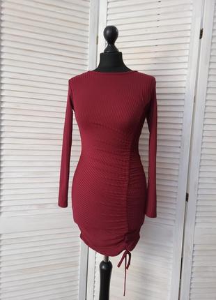 Платье boohoo в рубчик бордового цвета2 фото