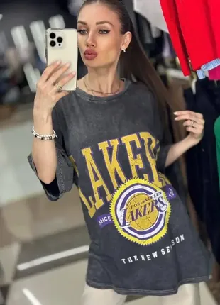 Жіноча футболка оверсайз з широкими рукавами до ліктя та написом lakers5 фото