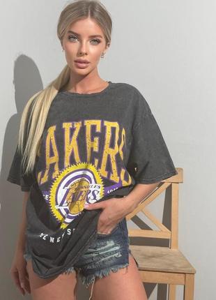 Жіноча футболка оверсайз з широкими рукавами до ліктя та написом lakers3 фото