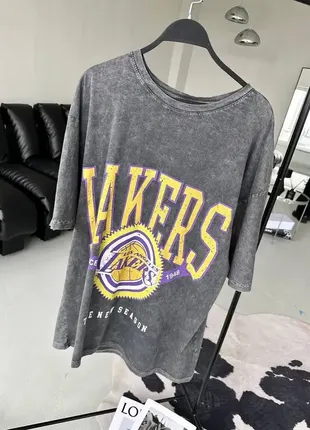 Жіноча футболка оверсайз з широкими рукавами до ліктя та написом lakers4 фото