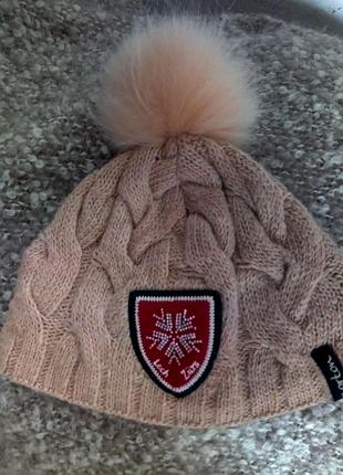 Шапка в косы с помпоном