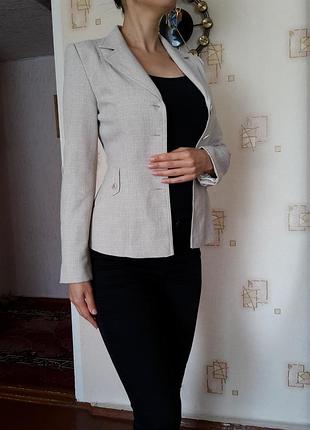 Дуже красивий, стильні піджак, базова річ на всі часи, поза моди, базовий колір