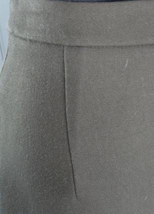 Теплая трикотажная мини юбка с карманами болотного цвета.4 фото