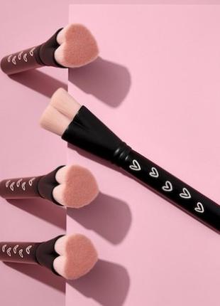 Кисть для тональной основы в форме сердца mary kay3 фото