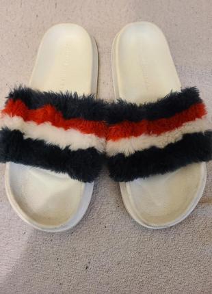 Шлепки tommy hilfiger.