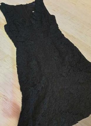 Красивое черное платье из кружевая кружева french connection7 фото