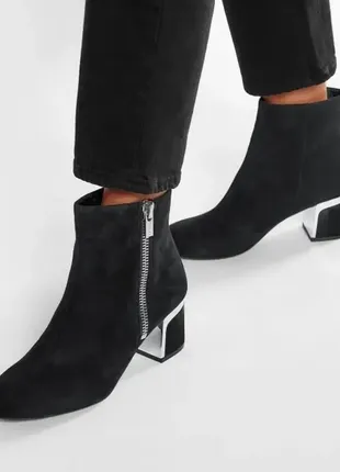Dkny замшевые ботинки dkny crosbi booties оригинал коробка качество люкс!