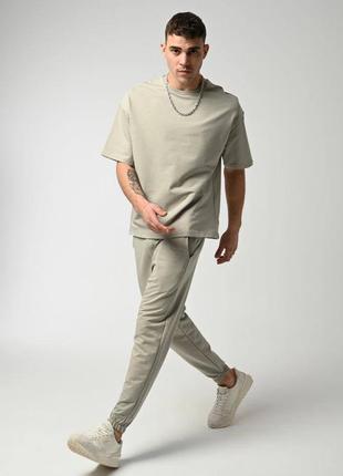 Мужской спортивный костюм