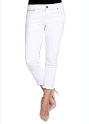 Белые джинсы ,с потертостями,укороченные1 фото