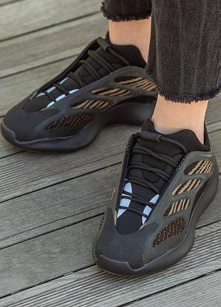 Кроссовки женские/ мужские adidas yeezy boost 700 v3
