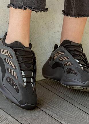Кроссовки женские/ мужские tubular adidas yeezy boost 700 v3