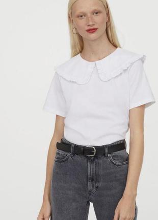 Белая футболка h&m с трендовым воротником