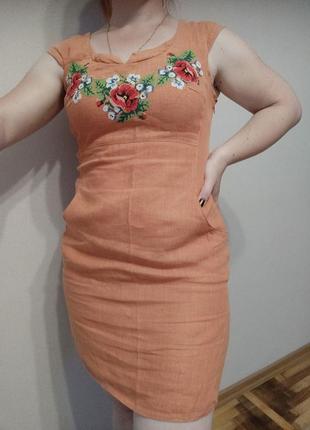 Льняное платье оранжевого цвета с вышивкой размер м