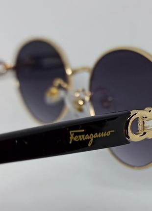 Очки в стиле salvatore ferragamo женские солнцезащитные серо фиолетовый градиент в золотом металле8 фото