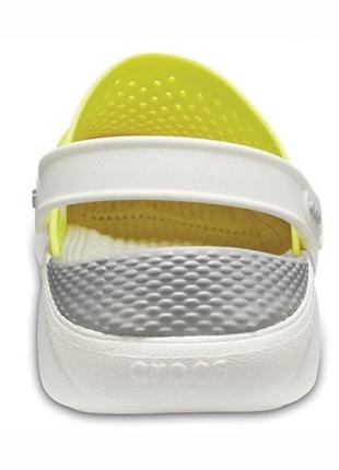 Жовто сірі сабо, салатові крокс лайт райд crocs literide™ clog yellow/gray4 фото