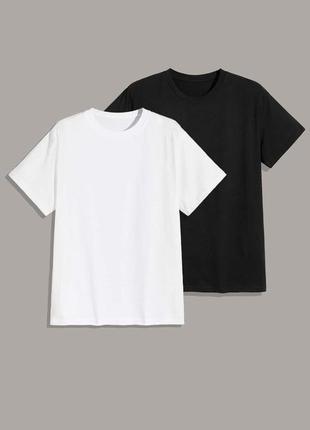 Базова біла та чорна футболка