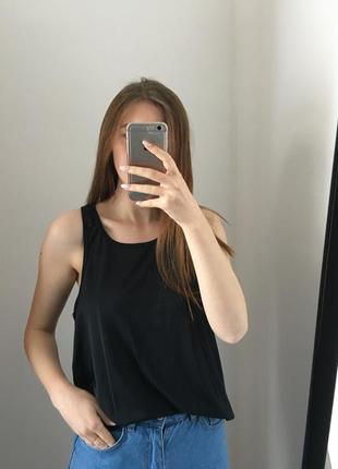 Чорна спортивна майка