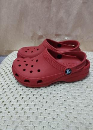 Босоніжки шльопанці сланці crocs j22 фото