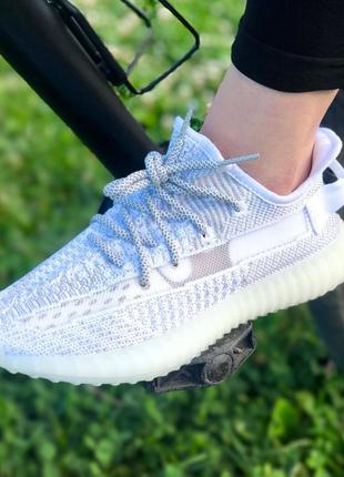 Стильные, рефлективные кроссовки adidas yeezy boost 350 v2 white 11 reflective