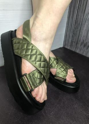 Жіночі босоніжки