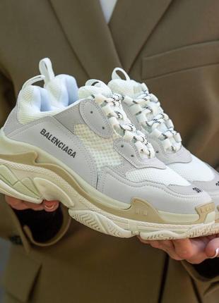 Кроссовки в стиле balenciaga triple s cream white10 фото