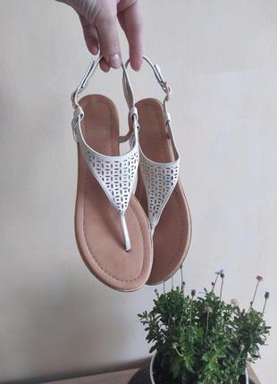 Босоніжки 38р