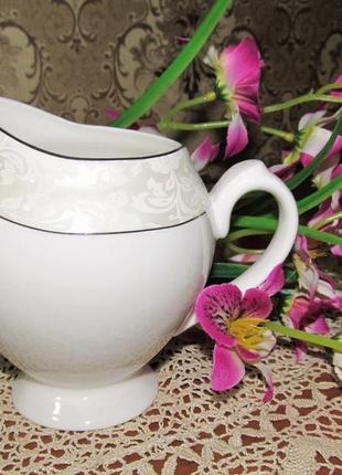 Фарфоровый молочник (сливочник) bone china 350 мл